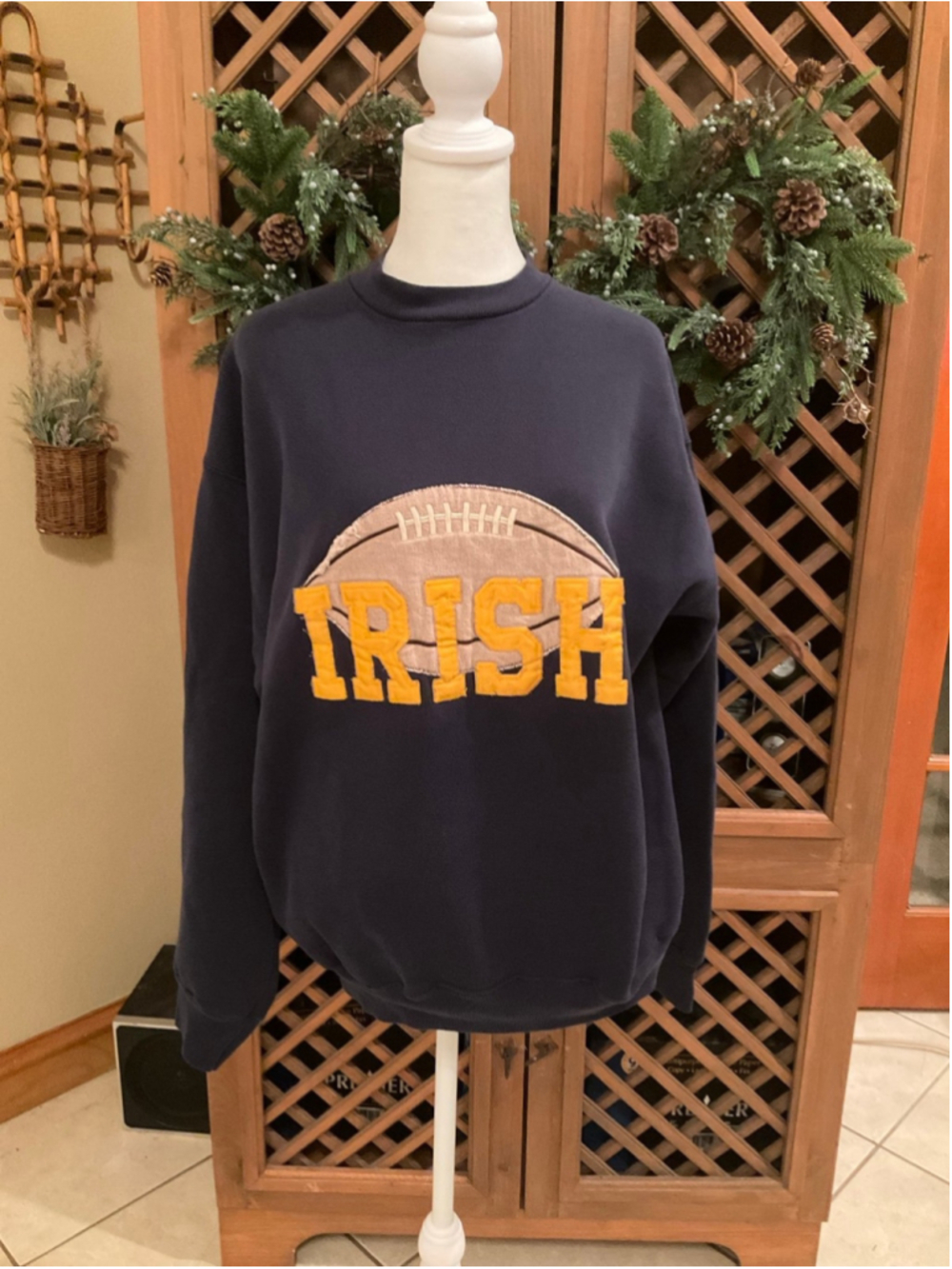 Vintage MV Sport Navy Notre Dame Fighting Irish crewneck sweatshirt XL